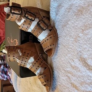 Freebird Blake Sandels, size 9